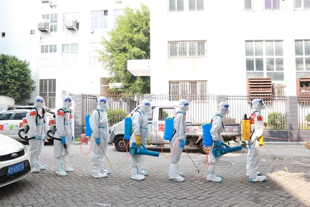 消杀人员整装待发